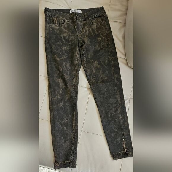 🎁Zara basic dark green camouflage like print denim - Picture 1 of 4